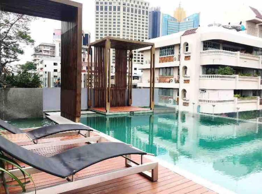 Stylish 1 Bedroom, Nice Pool,Bts Asok, Sukhumvit Bangkok Bagian luar foto