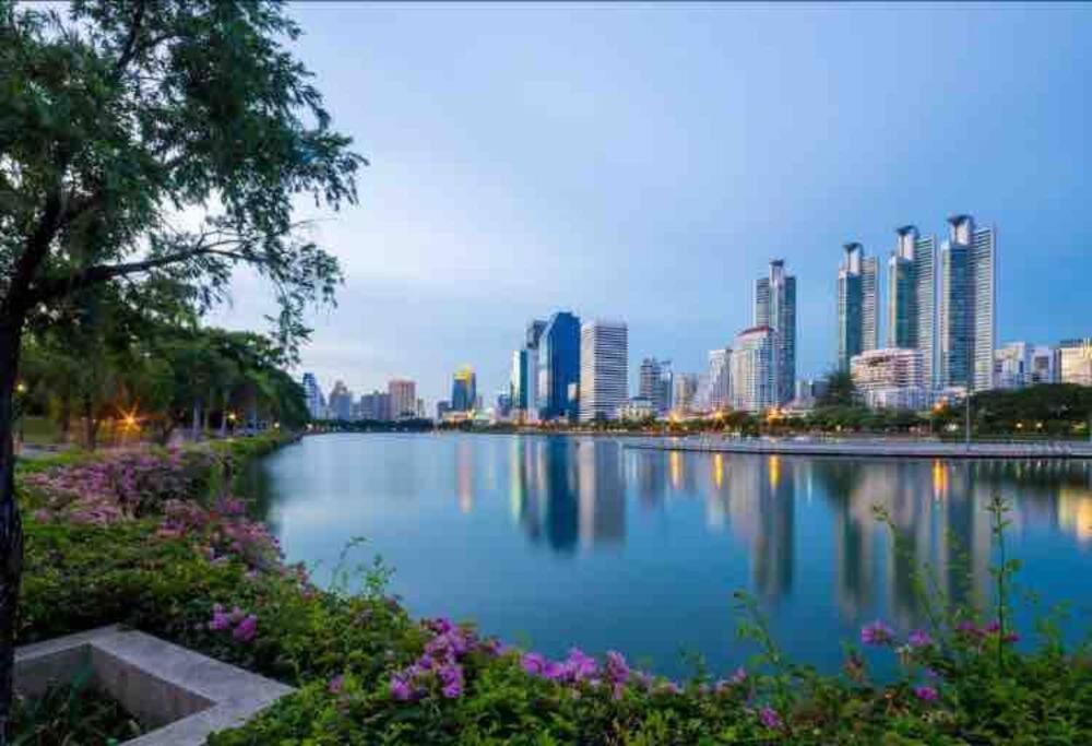 Stylish 1 Bedroom, Nice Pool,Bts Asok, Sukhumvit Bangkok Bagian luar foto
