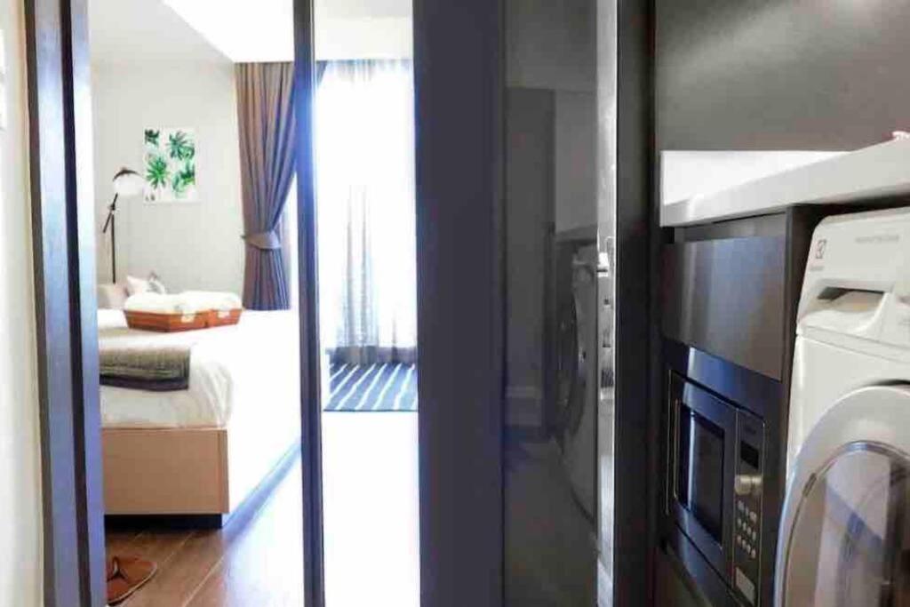 Stylish 1 Bedroom, Nice Pool,Bts Asok, Sukhumvit Bangkok Bagian luar foto