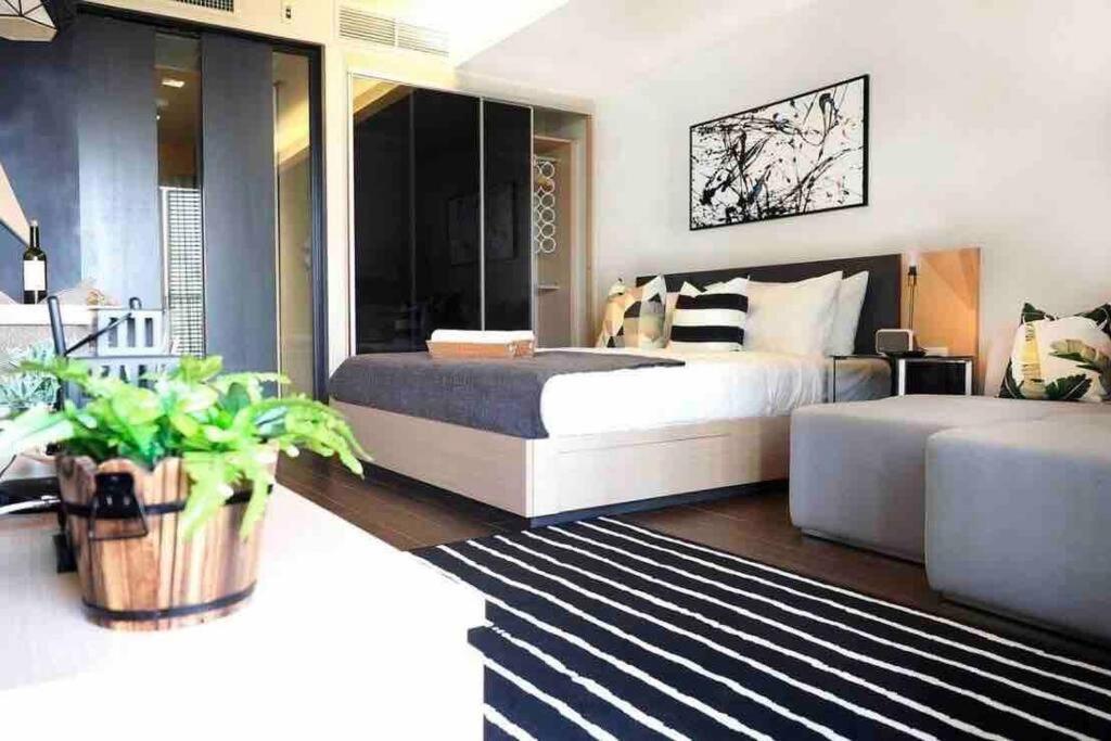 Stylish 1 Bedroom, Nice Pool,Bts Asok, Sukhumvit Bangkok Bagian luar foto