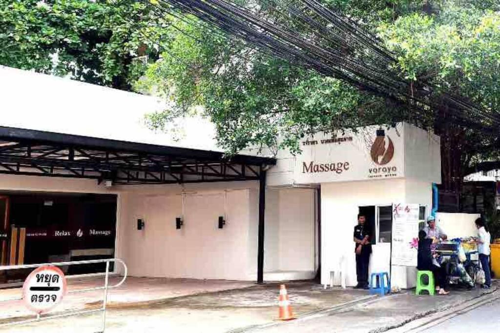 Stylish 1 Bedroom, Nice Pool,Bts Asok, Sukhumvit Bangkok Bagian luar foto